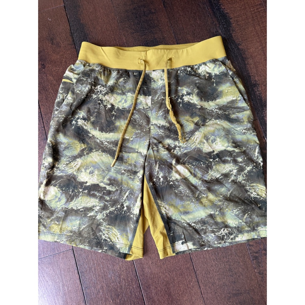 Lululemon Mens THE Short 9 Inch Marble Camo Yellow Green LM7AGCS Size M